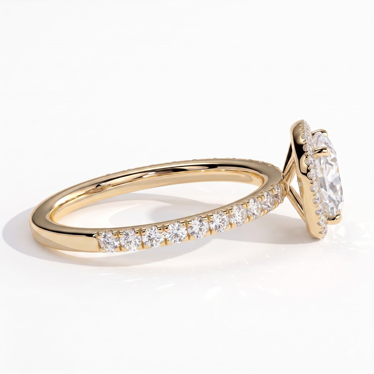 Cushion lab-grown diamond halo engagement ring in 14K (585) yellow gold, detail view 