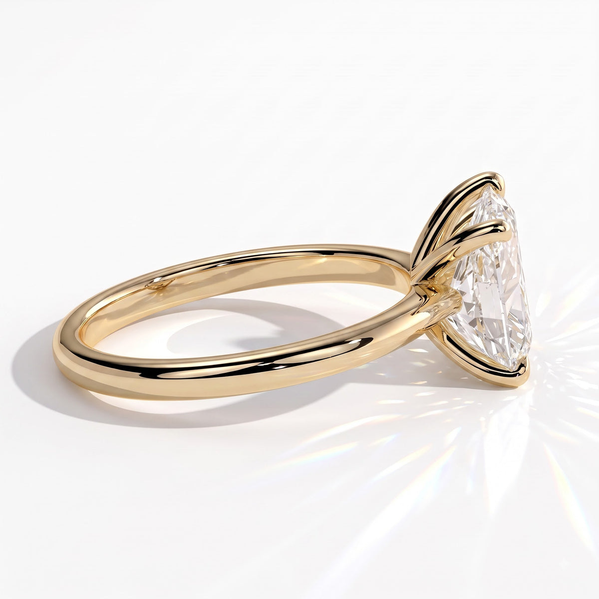 Pear lab-grown diamond solitaire engagement ring in 18K (750) yellow gold, detail view 