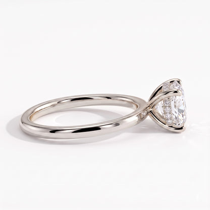 Cushion lab-grown diamond solitaire engagement ring in 14K (585) white gold, detail view 