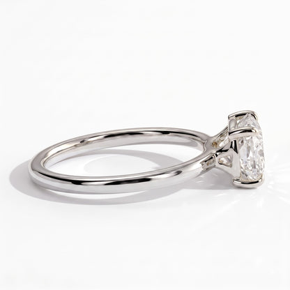 Elongated Cushion lab-grown diamond east-west solitaire engagement ring in 14K (585) white gold, detail view 