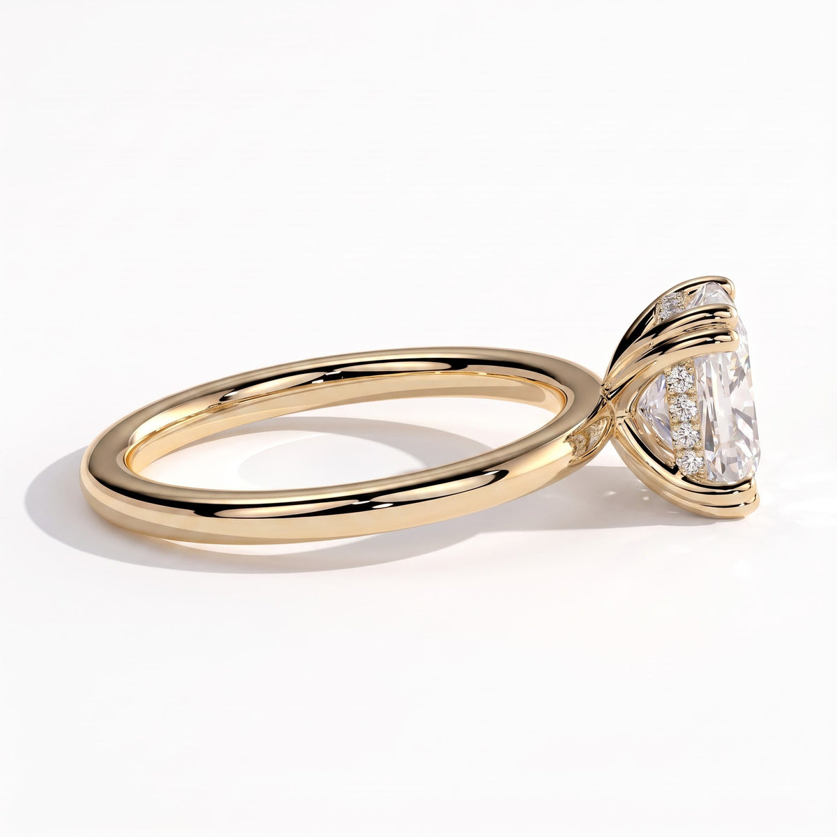 Elongated Cushion lab-grown diamond solitaire engagement ring in 14K (585) yellow gold, detail view 