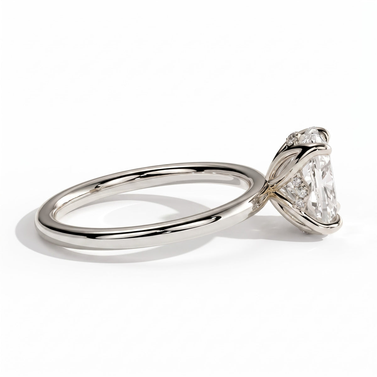 Elongated Cushion lab-grown diamond solitaire engagement ring in 18K (750) white gold, detail view 