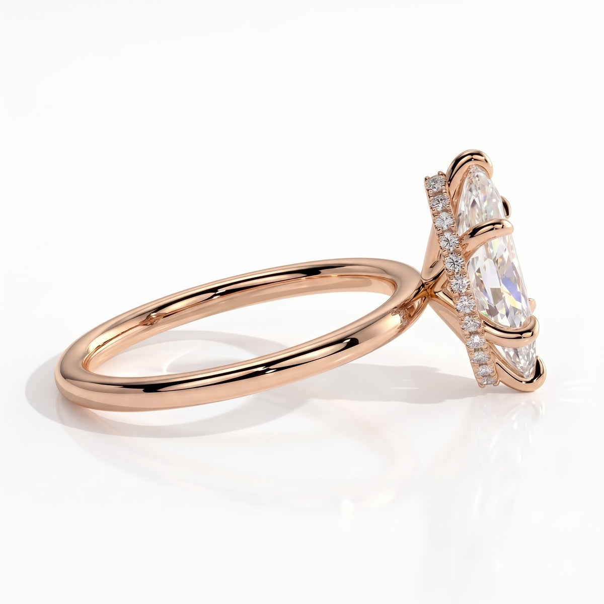 Marquise lab-grown diamond solitaire engagement ring in 18K (750) rose gold, detail view 
