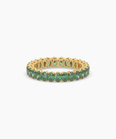 Helene round green gemstone eternity ring in 750 yellow gold, front view 