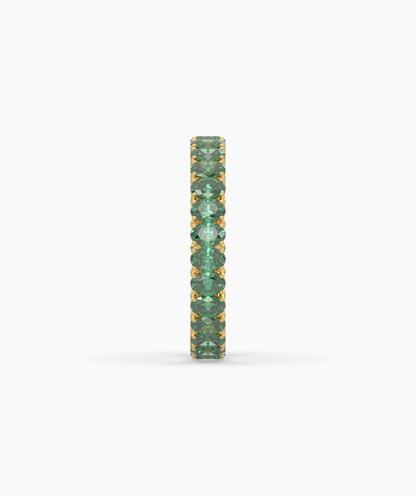 Helene round green gemstone eternity ring in 750 yellow gold, side profile view 