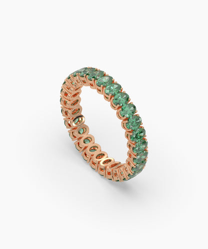 Helene round green gemstone eternity ring in 585 rose gold, angled view 