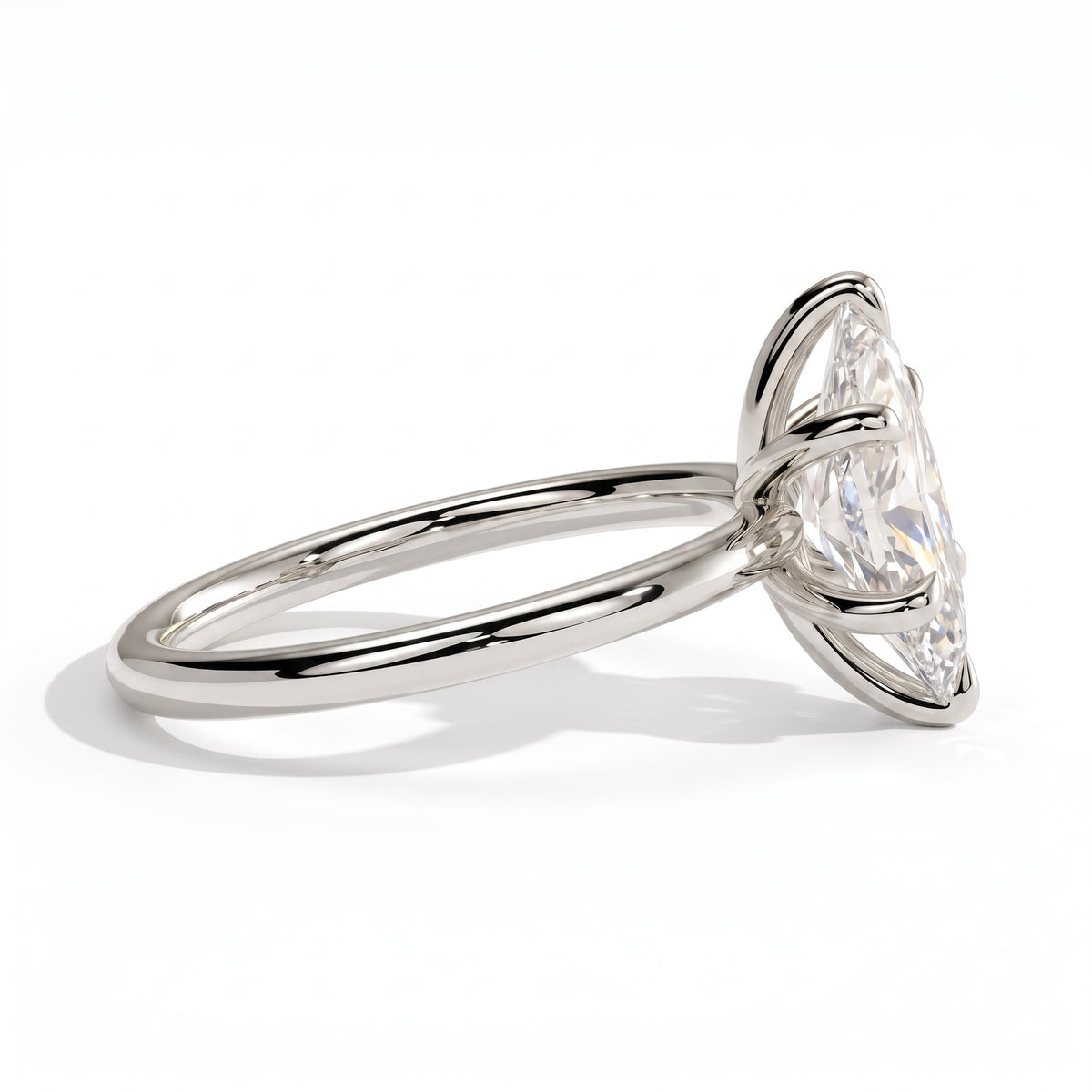 Marquise lab-grown diamond solitaire engagement ring in 18K (750) white gold, detail view 
