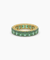 Amira emerald-cut green gemstone eternity ring in 585 yellow gold, front view 