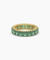 Amira emerald-cut green gemstone eternity ring in 750 yellow gold, front view 