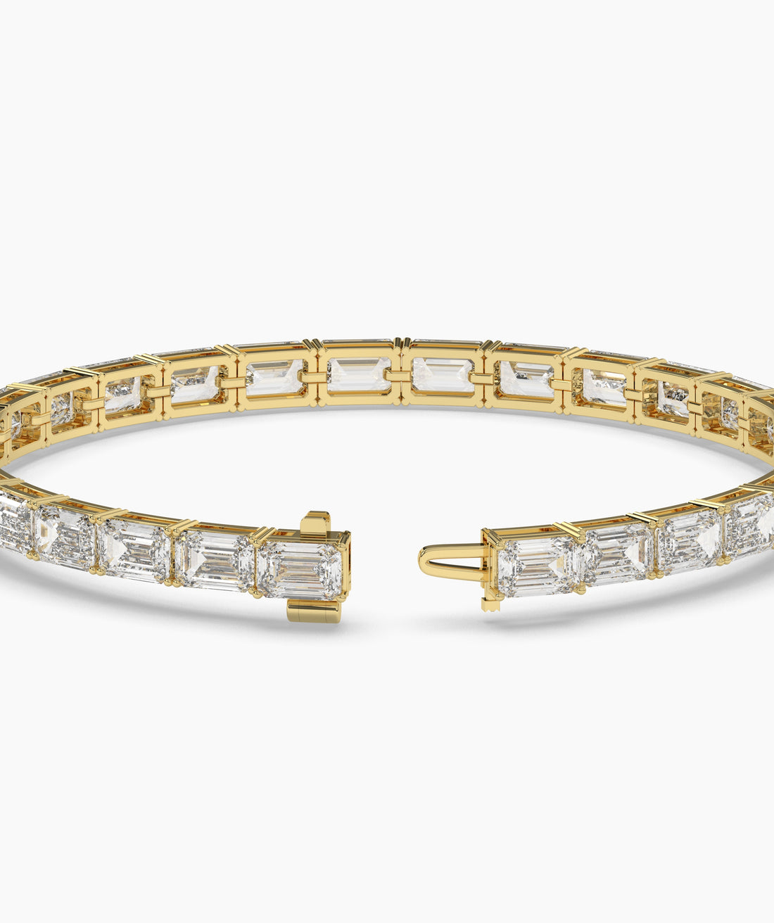 Aurelia Tennisarmband mit Labordiamanten im Smaragdschliff aus 585 Gelbgold, Detailansicht mit geöffnetem Verschluss 