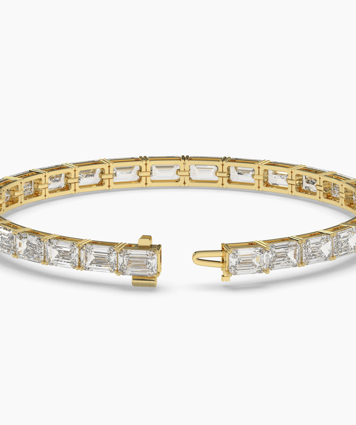 Aurelia Tennisarmband mit Labordiamanten im Smaragdschliff aus 585 Gelbgold, Detailansicht mit geöffnetem Verschluss 
