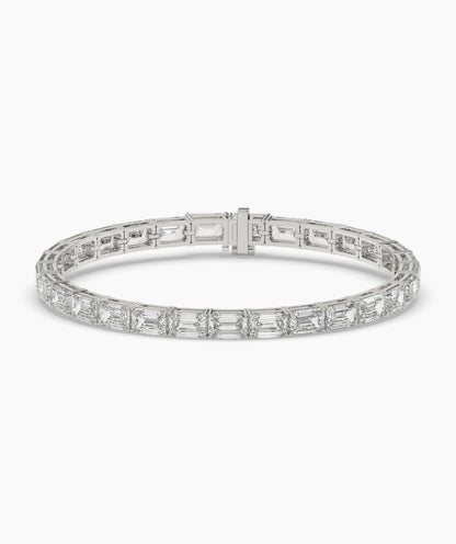 Aurelia Tennisarmband mit Labordiamanten im Smaragdschliff aus 585 Weißgold, Vorderansicht 