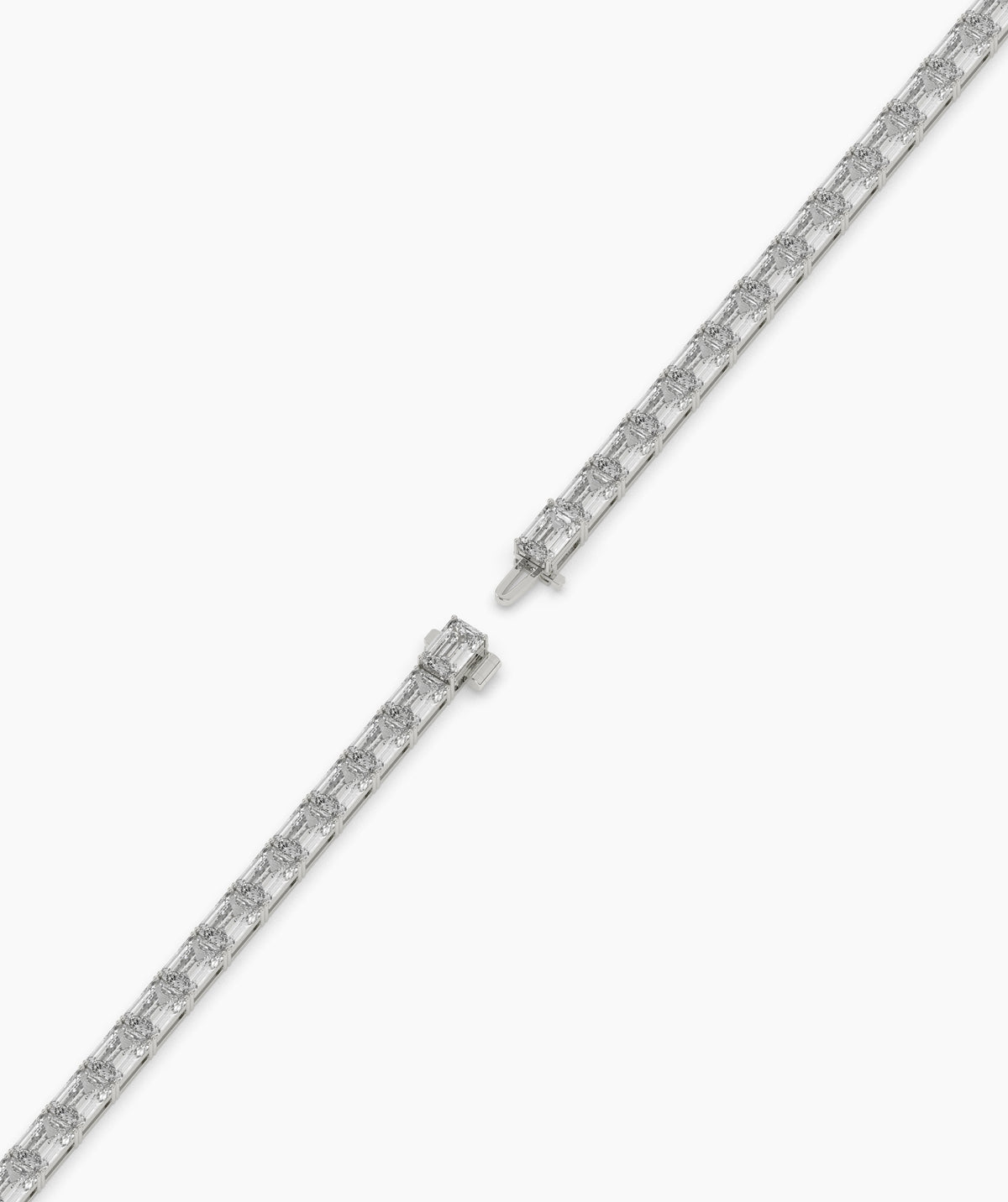 Aurelia Tennisarmband mit Labordiamanten im Smaragdschliff aus 585 Weißgold, ganze Länge, diagonal 