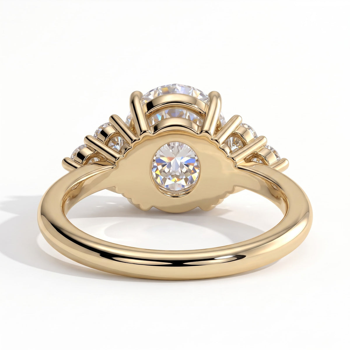 Round lab-grown diamond halo engagement ring in 14K (585) yellow gold, detail view 