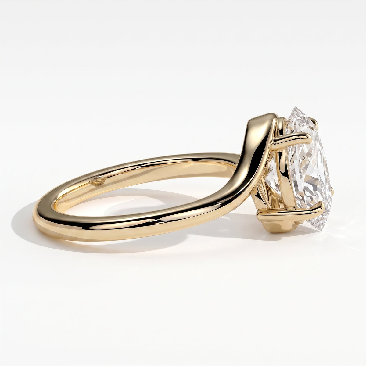 Oval lab-grown diamond solitaire engagement ring in 18K (750) yellow gold, detail view 