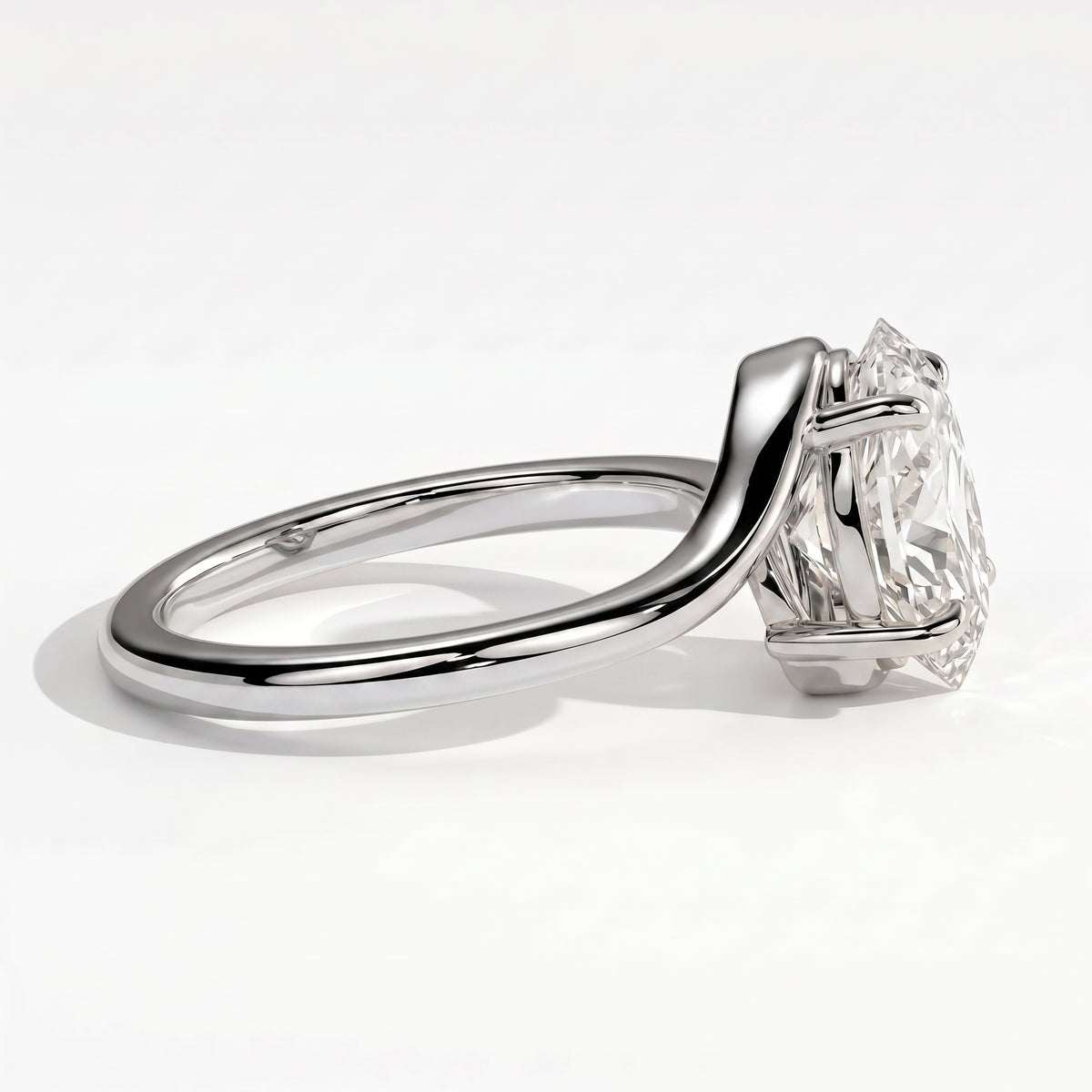 Oval lab-grown diamond solitaire engagement ring in 14K (585) white gold, detail view 