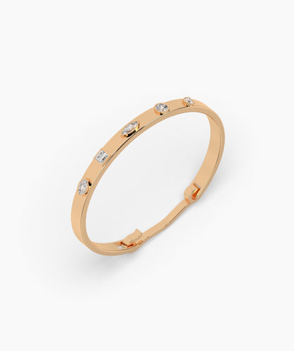 Coralie Armreif mit Labordiamanten in verschiedenen Schliffformen aus 585 Roségold, Schrägansicht 