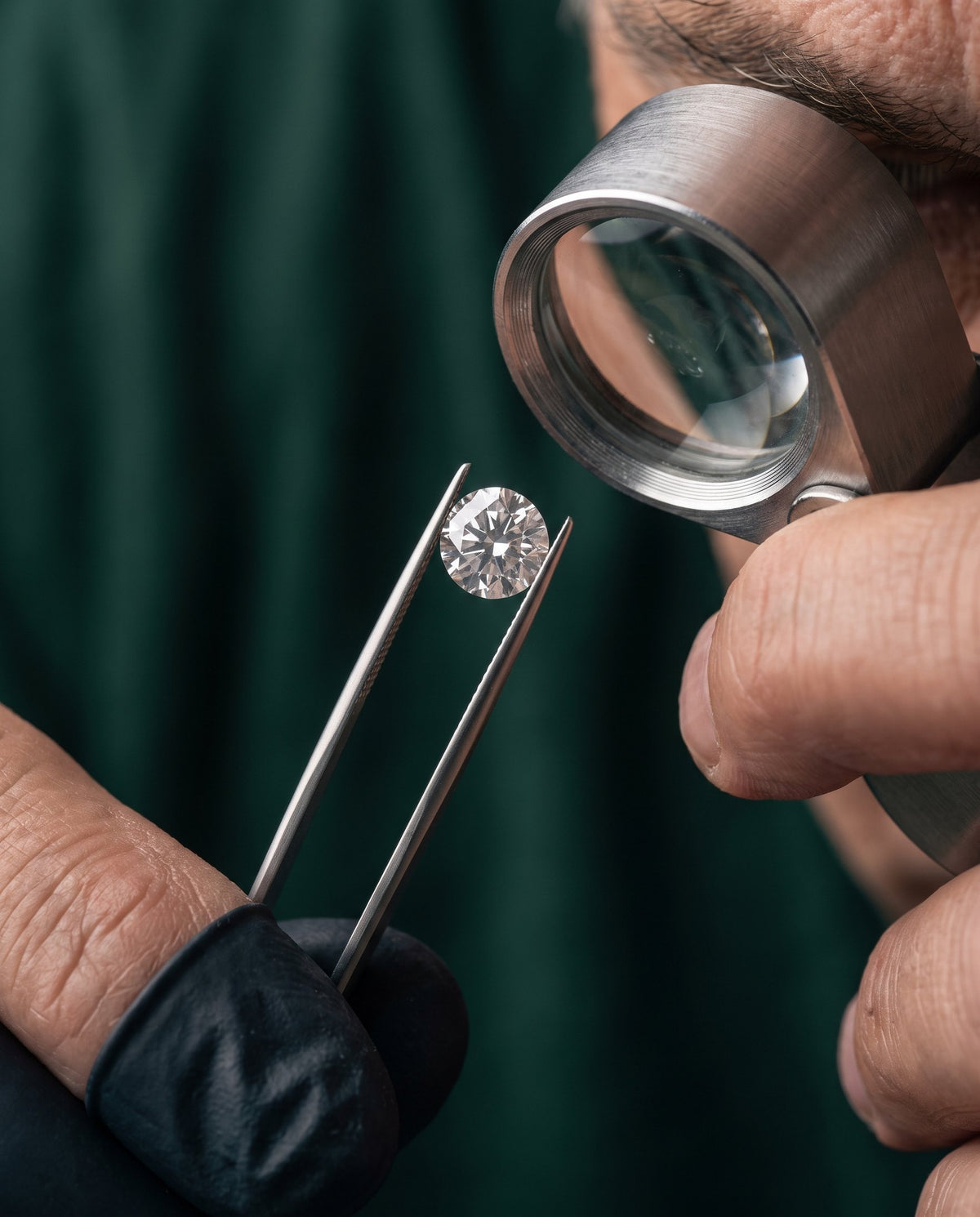VVS clarity lab-grown diamond under loupe | BEUSÉA
