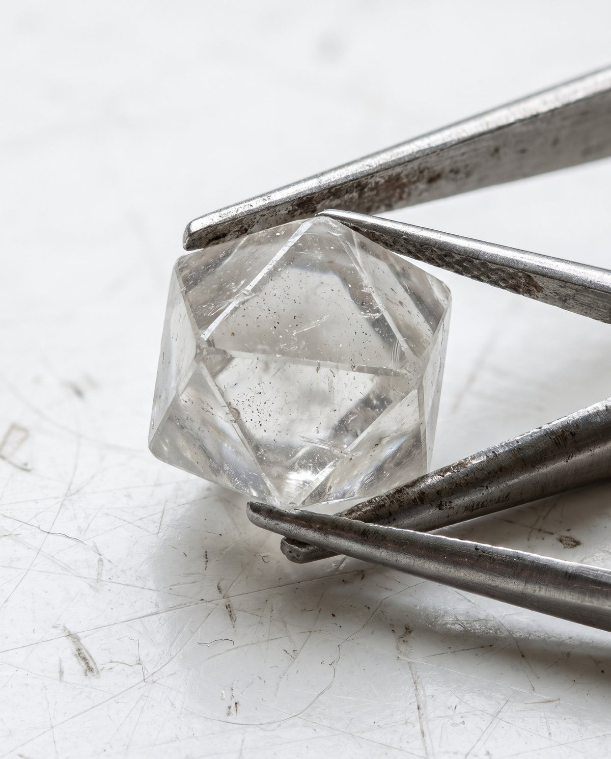 Rough HPHT lab-grown diamond crystal | BEUSÉA