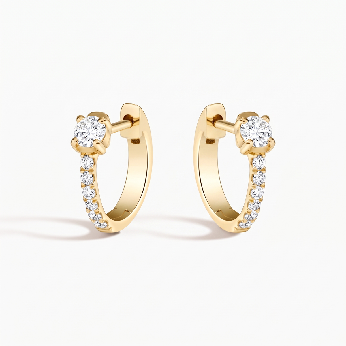 Lilou Round Solitaire Pavé Diamond Huggie Hoop Earrings │ Ø 9mm