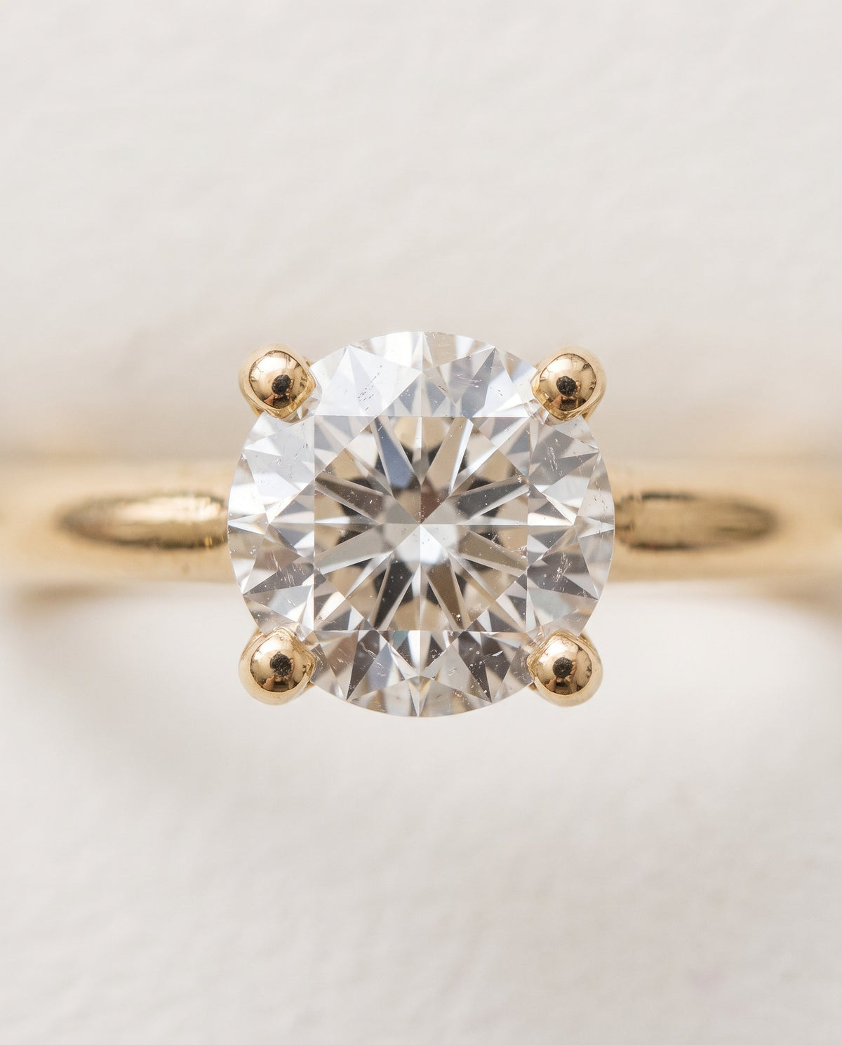 Four prong diamond setting | BEUSÉA