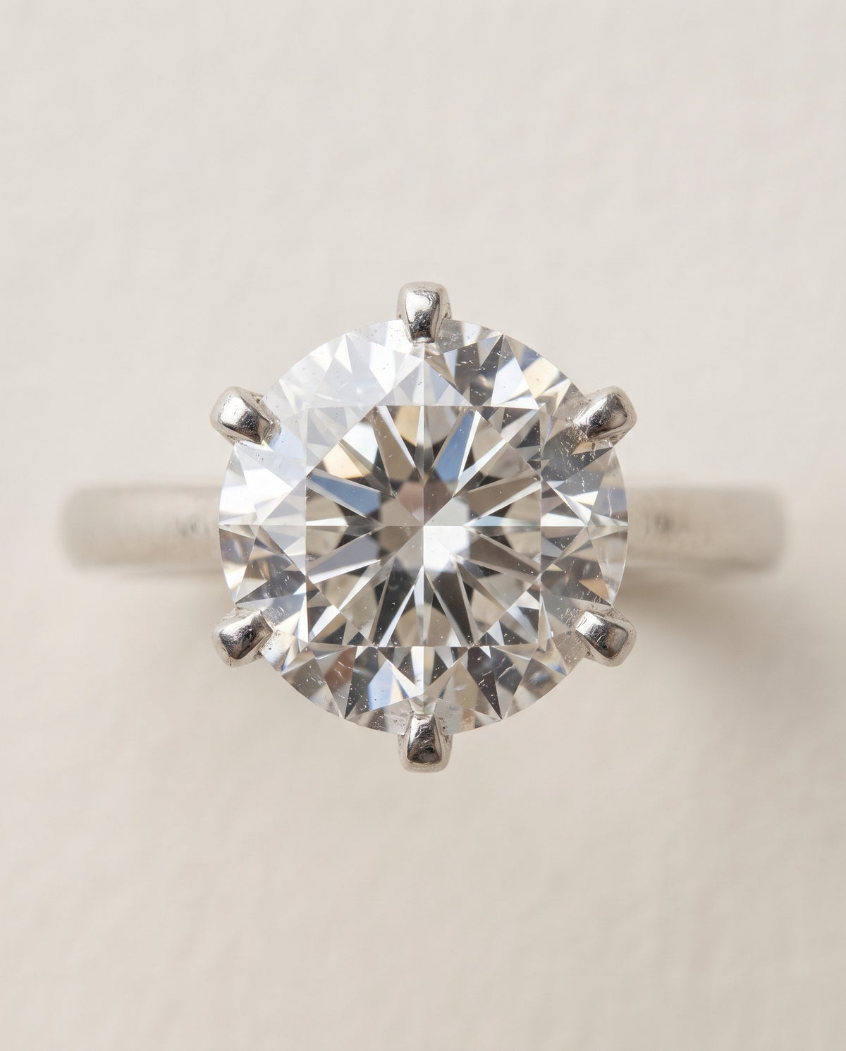 Six prong diamond setting | BEUSÉA