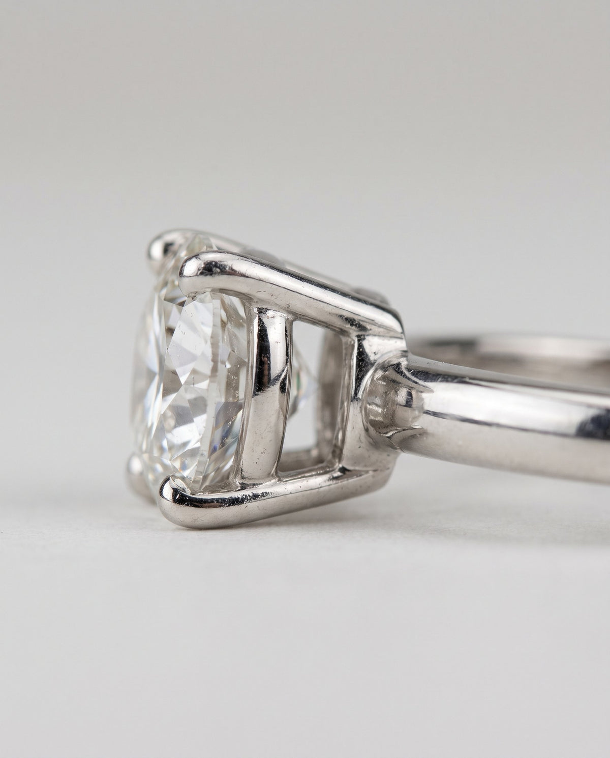 Basket setting engagement ring | BEUSÉA