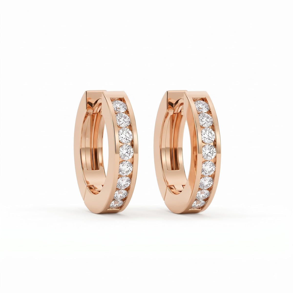 Ronja Huggie-Creolen mit Diamanten in Kanalfassung │ Ø 10mm