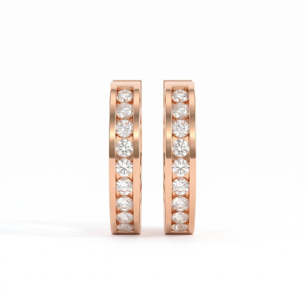 Ronja Huggie-Creolen mit Diamanten in Kanalfassung │ Ø 10mm