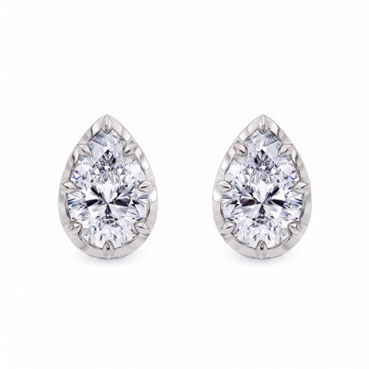 Ottilie Vintage-Ohrstecker mit Diamant im Tropfenschliff