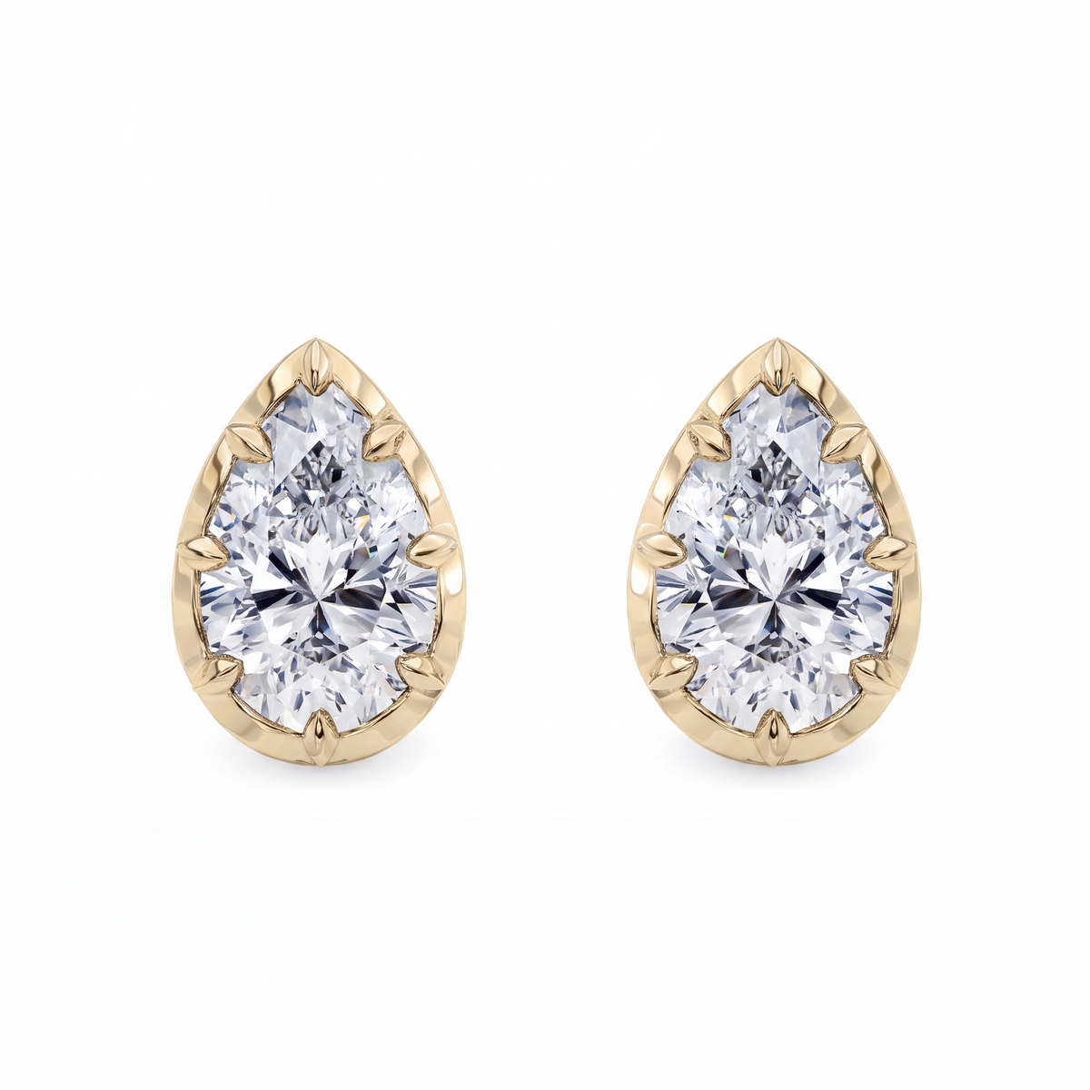 Ottilie Vintage-Ohrstecker mit Diamant im Tropfenschliff