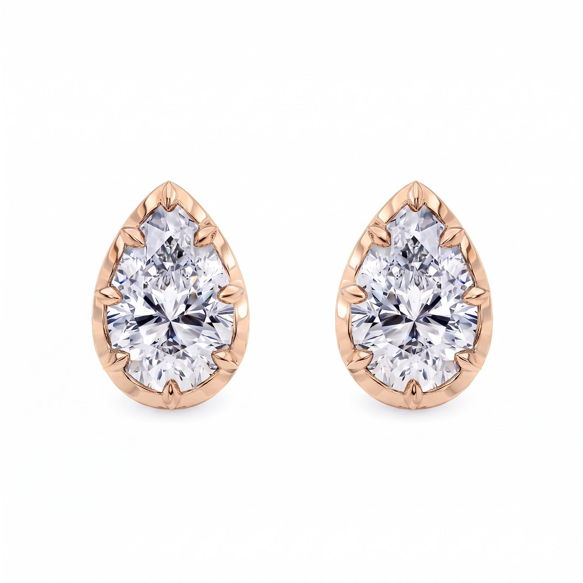 Ottilie Vintage-Ohrstecker mit Diamant im Tropfenschliff
