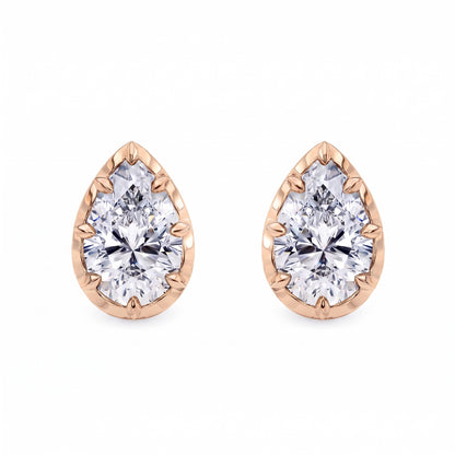Ottilie Vintage-Ohrstecker mit Diamant im Tropfenschliff