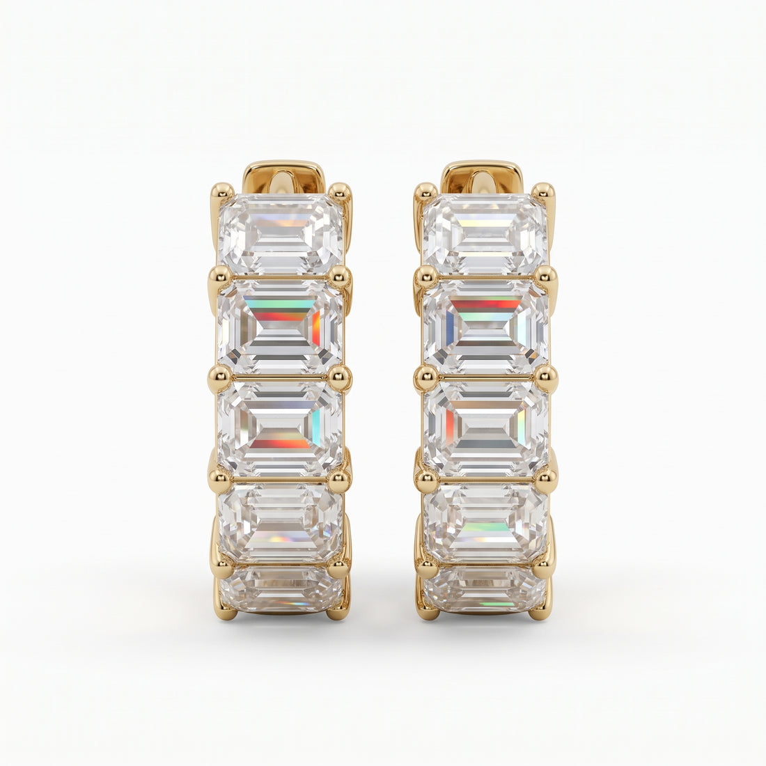 Athena East-West Huggie-Creolen mit Diamanten im Smaragdschliff │ Ø 10 mm