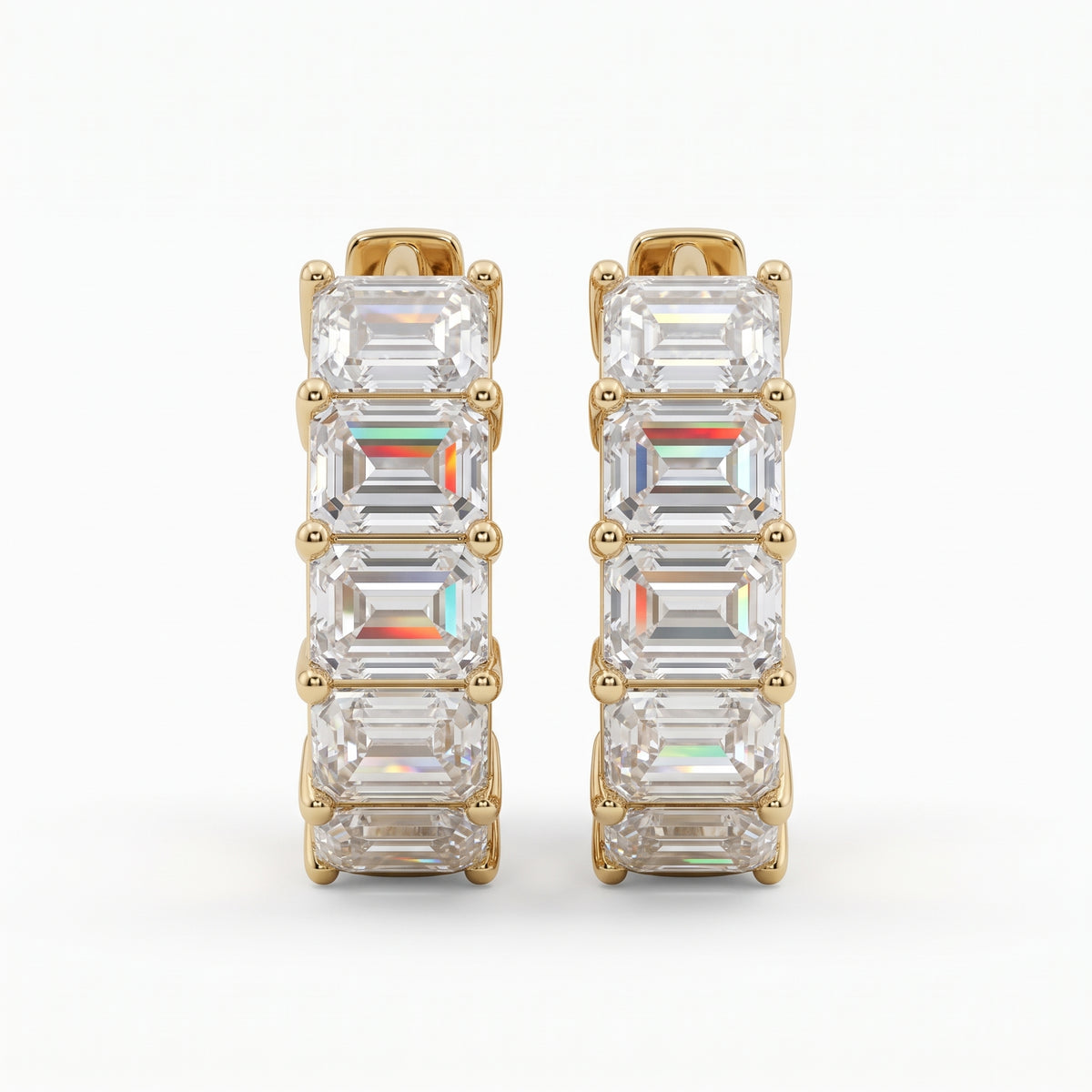 Athena East-West Huggie-Creolen mit Diamanten im Smaragdschliff │ Ø 10 mm