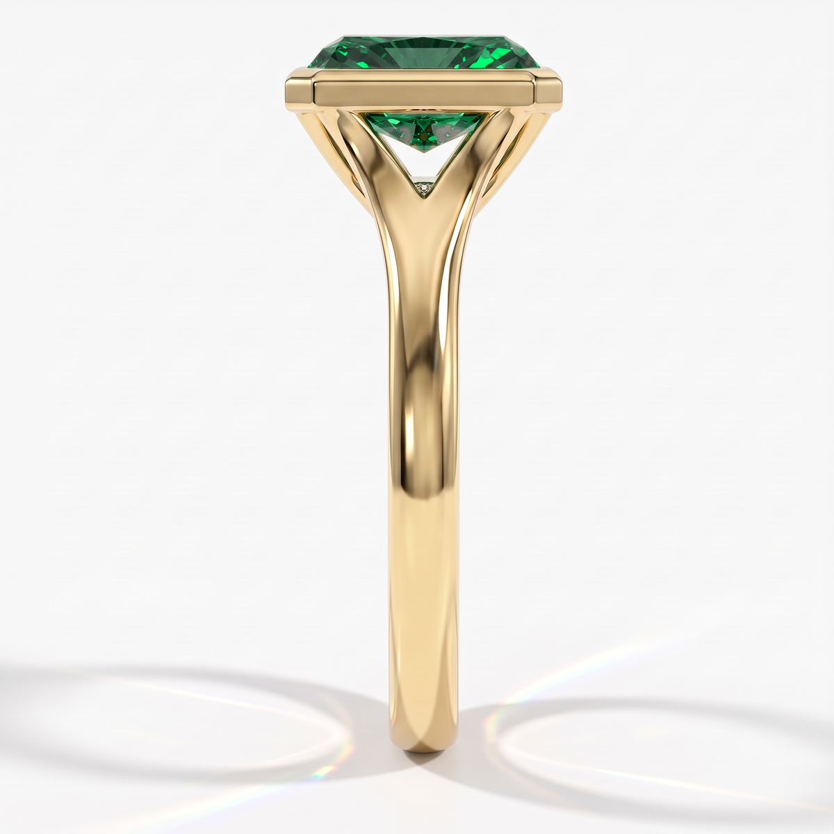 Fancy Vivid Green radiant lab-grown diamond bezel ring in 14K (585) yellow gold, side profile 