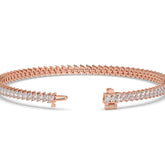 Aline Tennisarmband mit Labordiamanten im Marquiseschliff (schräg gesetzt) aus 585 Roségold, Verschluss geöffnet, Detailansicht 