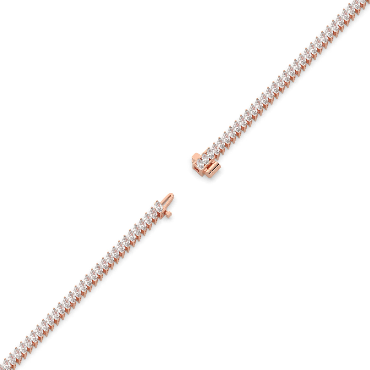 Aline Tennisarmband mit Labordiamanten im Marquiseschliff (schräg gesetzt) aus 585 Roségold, volle Länge, Diagonalansicht 