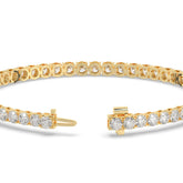 Alma Tennisarmband mit Labordiamanten im Brillantschliff aus 585 Gelbgold, Verschluss geöffnet, Detailansicht 