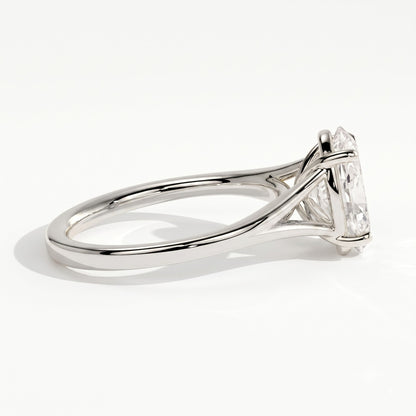 Oval lab-grown diamond solitaire engagement ring in 950 platinum, detail view 
