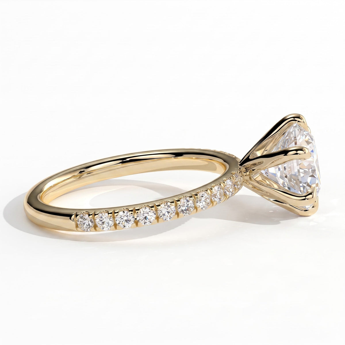 Round lab-grown diamond halo engagement ring in 14K (585) yellow gold, detail view 