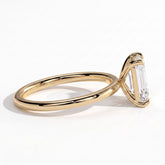 Emerald lab-grown diamond solitaire engagement ring in 14K (585) yellow gold, detail view 