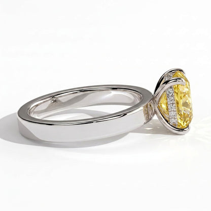 Fancy Vivid Yellow elongated cushion lab-grown diamond engagement ring with flat cigar band and hidden halo in 14K (585) white gold, detail view of the flat cigar band 