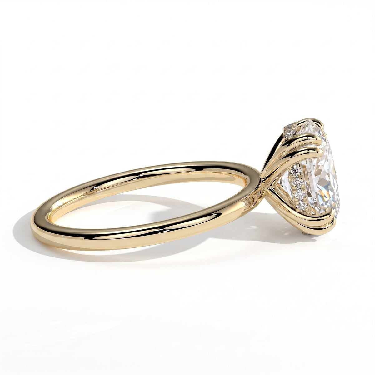 Oval lab-grown diamond halo engagement ring in 14K (585) yellow gold, detail view 