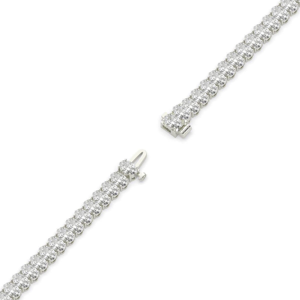 Fabienne Tennisarmband mit Labordiamanten im Ovalschliff aus 585 Weißgold, volle Länge, Diagonalansicht 