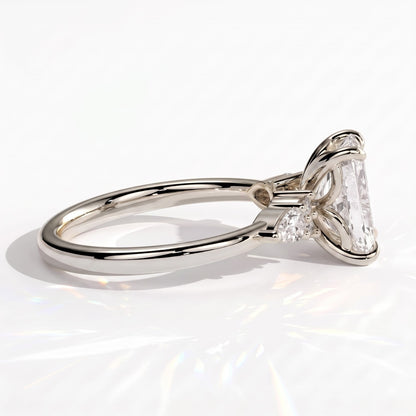 Radiant lab-grown diamond halo engagement ring in 18K (750) white gold, detail view 