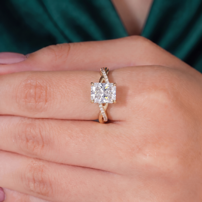 Thyra Radiant Hidden Halo Ring 750 Rose Gold on hand 