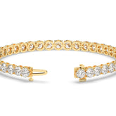 Ilona Tennisarmband mit Labordiamanten im Brillantschliff aus 585 Gelbgold, Verschluss geöffnet, Detailansicht 