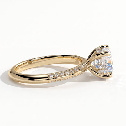 Round lab-grown diamond halo engagement ring in 18K (750) yellow gold, detail view 