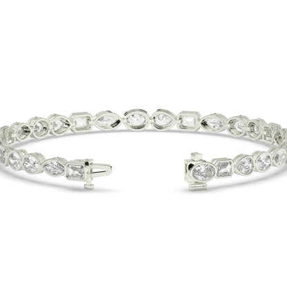 Jana Tennisarmband mit Labordiamanten in verschiedenen Formen mit Zargenfassung aus 585 Weißgold, Verschluss geöffnet, Detailansicht 